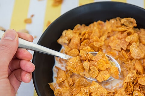 Kellogg’s ® Crunchy Nut ® Corn Flakes milk